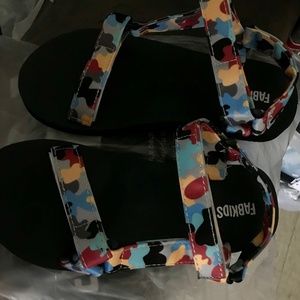 New boys camo strap sandals